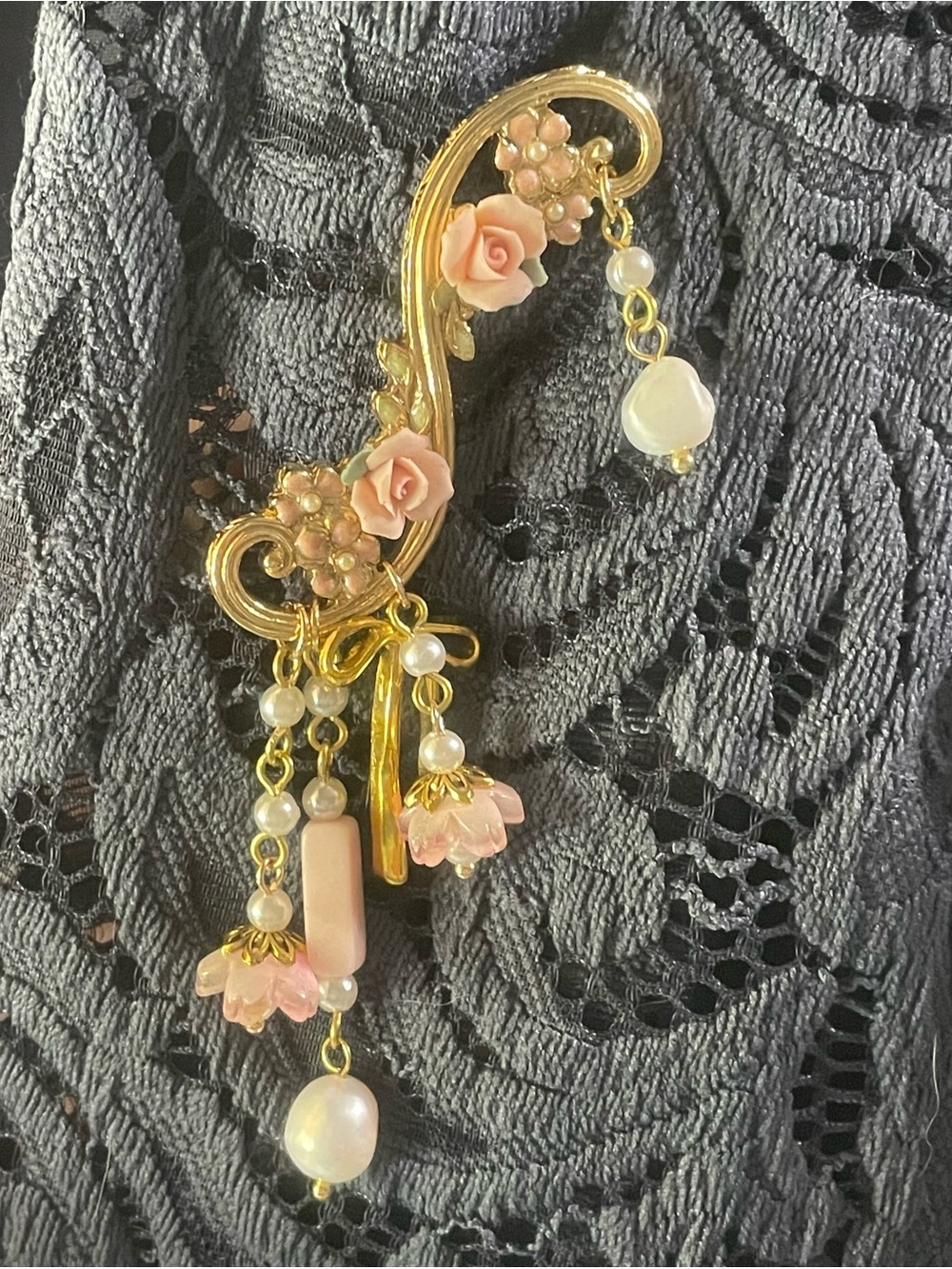 Victorian Floral Brooch with Pink Roses and Pearls - Picture 5 of 10